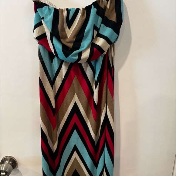 Chevron Pattern Maxi Dress - Picture 2 of 4